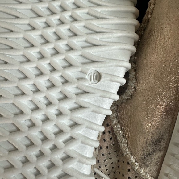 Diba True Poker Hand Rose Gold Sneakers size 10 - Picture 5 of 7